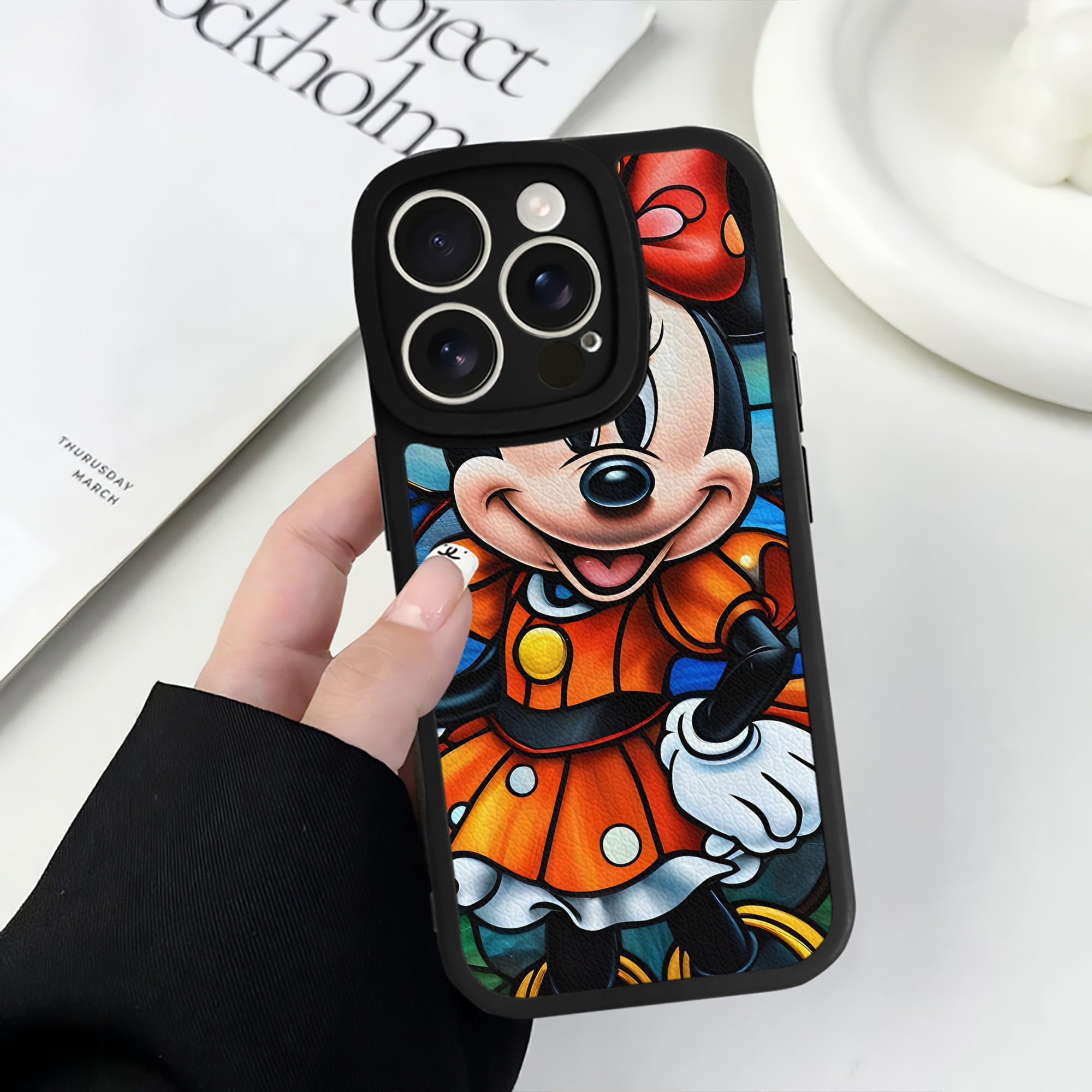 （画像用） ミッキーマウス Mickey Mouse 【iPhone 16シリーズ対応】シリコンスマホケース（レザー調） 材質：シリコン
